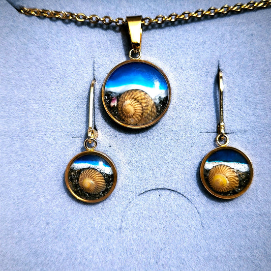HANDMADE NECKLACE AND EARRINGS